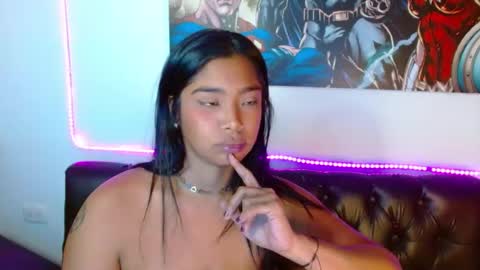 SARAHGIL online show from December 27, 1:43 am