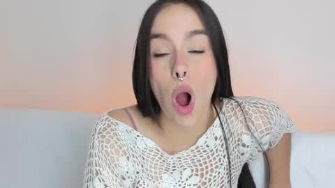 Snapshot of saraarchbould chatting on December 19, 10:17 pm Sara online show from December 19, 10:17 pm