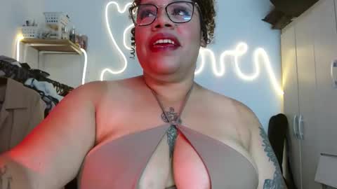 Snapshot of sarabbw173 chatting on February 15, 11:12 pm sarabbw173 online show from February 15, 11:12 pm