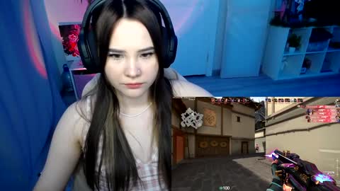 Sara online show from December 7, 1:18 pm