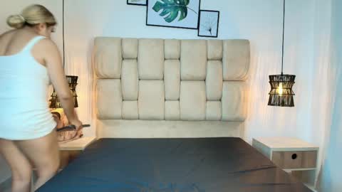 sarablonde_t online show from June 6, 7:40 pm