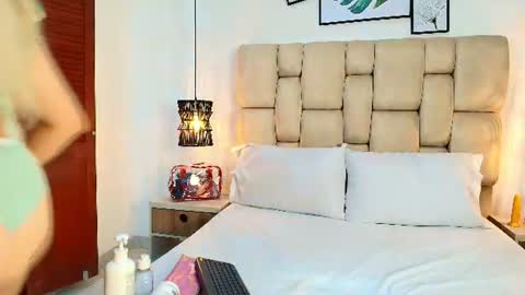 sarablonde_t online show from July 30, 8:08 pm