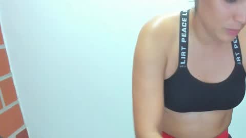 Sara  online show from November 20, 11:04 pm