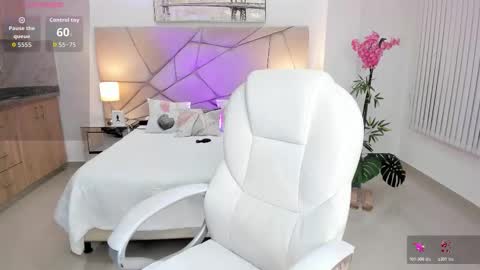 Snapshot of saracruz_1 chatting on March 2, 12:46 am saracruz online show from March 2, 12:46 am