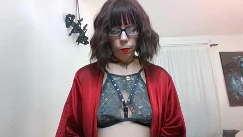 Snapshot of saradesirexo chatting on December 30, 1:37 am Sara Desire online show from December 30, 1:37 am
