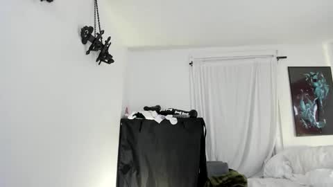 Snapshot of saradesirexo chatting on January 2, 1:38 am Sara Desire online show from January 2, 1:38 am