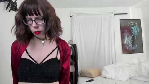 Snapshot of saradesirexo chatting on March 11, 10:51 am Sara Desire online show from March 11, 10:51 am