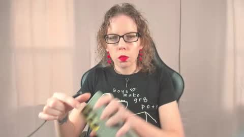 Snapshot of saradesirexo chatting on October 1, 12:55 pm Sara Desire online show from October 1, 12:55 pm