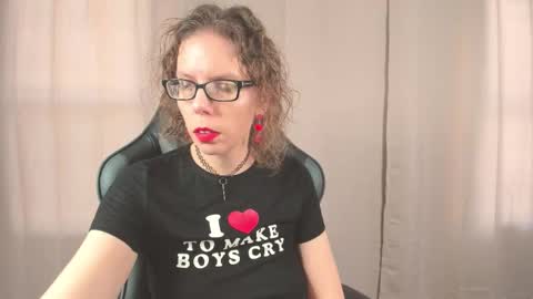 Snapshot of saradesirexo chatting on October 2, 12:45 pm Sara Desire online show from October 2, 12:45 pm