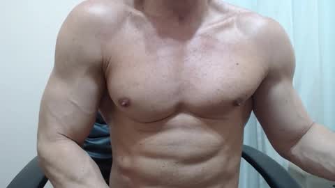 saradorj92 online show from October 20, 5:35 pm