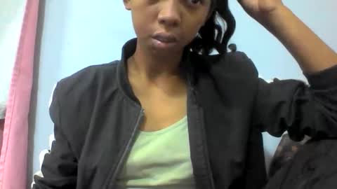 Snapshot of sarah146341 chatting on December 16, 6:18 am sarah146341 online show from December 16, 6:18 am