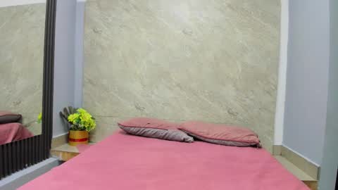 Snapshot of sarah__19 chatting on December 15, 11:58 am Sarah online show from December 15, 11:58 am