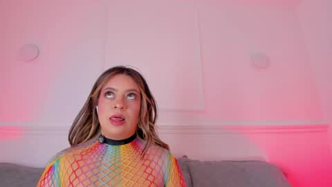 Sarah Bonneth online show from April 7, 11:43 am