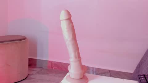 Sarah Bonneth online show from April 10, 11:48 am