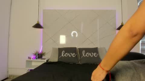 sarah_collens_ online show from May 28, 12:46 pm