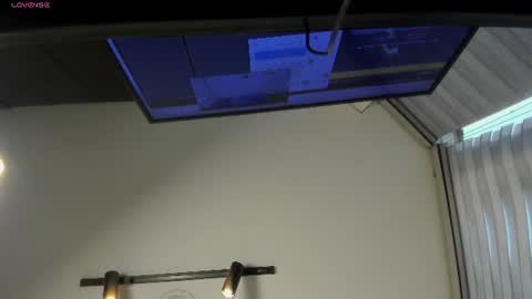 sarah_collens_ online show from June 17, 11:34 am