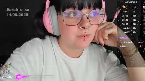 Snapshot of sarah_e_xx chatting on November 10, 1:48 am Sarah online show from November 10, 1:48 am