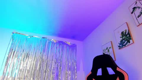 INSTAGRAM...sarah22 p online show from December 1, 8:53 pm