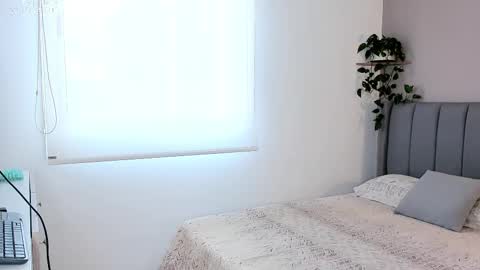 Snapshot of sarah_rayy chatting on February 21, 6:15 pm sarah_rayy online show from February 21, 6:15 pm