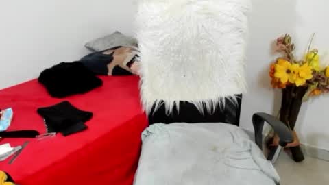 Sarah online show from April 3, 5:44 pm