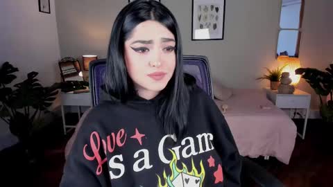   online show from February 24, 8:03 pm