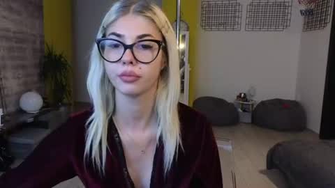 sarahcamsx online show from June 17, 7:48 pm