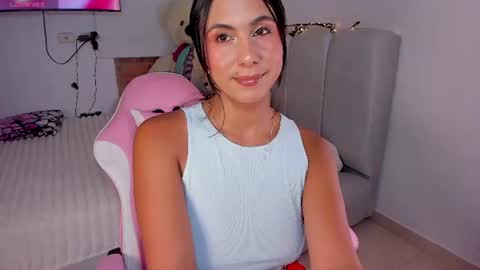 Snapshot of sarahcute14 chatting on July 6, 1:02 am sarahcute14 online show from July 6, 1:02 am