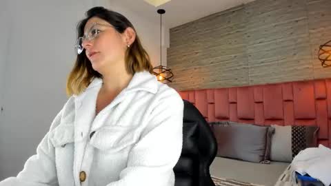 Sarah Deyvis online show from October 14, 8:20 pm