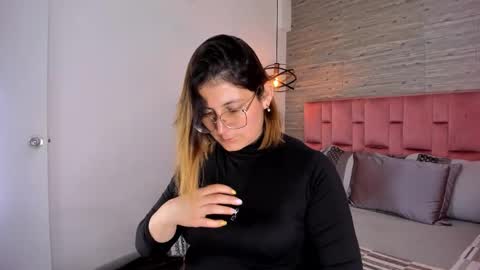 Sarah Deyvis online show from October 18, 4:52 pm