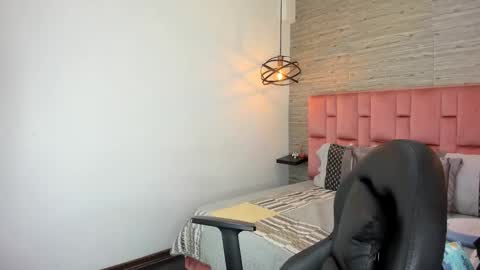 Sarah Deyvis online show from October 24, 1:51 pm