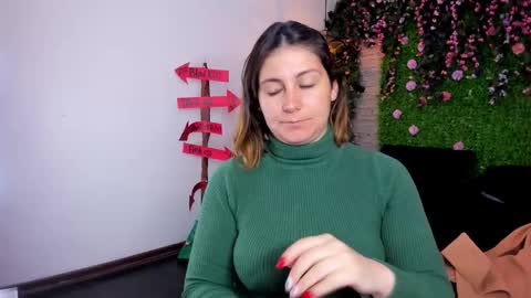 Sarah Deyvis online show from November 5, 1:44 pm