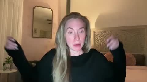 Snapshot of sarahgiroux86 chatting on May 27, 5:37 am Sarah online show from May 27, 5:37 am