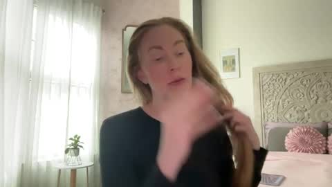 Snapshot of sarahgiroux86 chatting on May 28, 6:49 pm Sarah online show from May 28, 6:49 pm