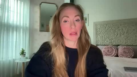 Snapshot of sarahgiroux86 chatting on June 9, 1:50 am Sarah online show from June 9, 1:50 am
