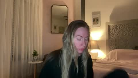 Snapshot of sarahgiroux86 chatting on June 10, 4:56 am Sarah online show from June 10, 4:56 am