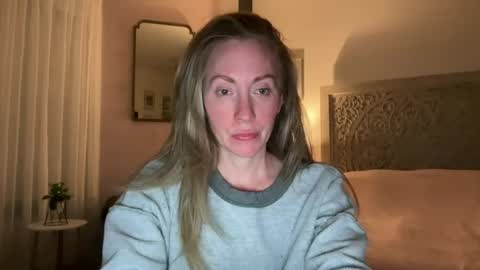 Snapshot of sarahgiroux86 chatting on June 14, 6:59 am Sarah online show from June 14, 6:59 am