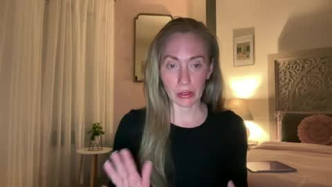 Snapshot of sarahgiroux86 chatting on June 16, 5:32 am Sarah online show from June 16, 5:32 am