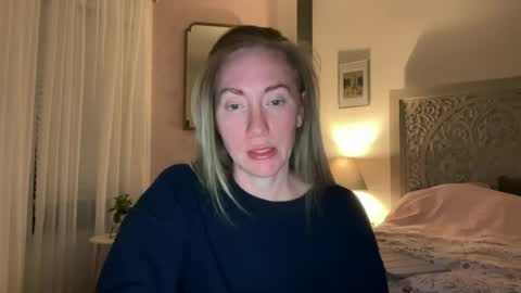 Snapshot of sarahgiroux86 chatting on June 18, 6:46 am Sarah online show from June 18, 6:46 am