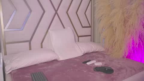 Sarah online show from March 25, 1:39 pm