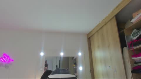 sarahhensoon online show from March 3, 10:26 pm