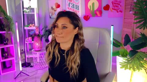 Divine Sarah NONUDE model online show from April 4, 12:24 pm