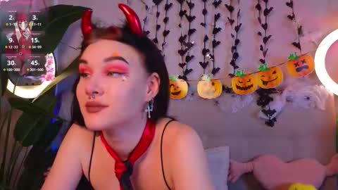 Sarah  online show from October 31, 7:48 pm