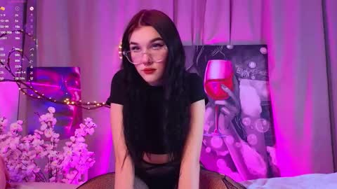 Sarah  online show from November 23, 9:25 pm