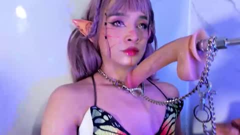 Snapshot of sarahi_camila chatting on February 20, 5:15 am online show from February 20, 5:15 am