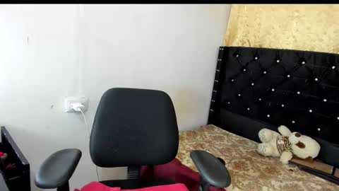 Sarah online show from October 18, 6:52 pm