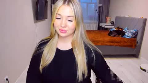 Snapshot of sarahmils chatting on April 15, 3:52 pm Sarah online show from April 15, 3:52 pm