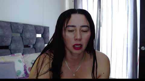 Snapshot of sarahott_1 chatting on February 4, 4:35 pm Lia online show from February 4, 4:35 pm