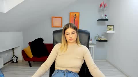 sarahowenn online show from January 19, 12:42 pm