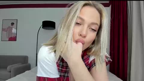 Snapshot of sarahphyllis chatting on October 2, 7:43 pm sarahphyllis online show from October 2, 7:43 pm