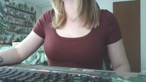 Snapshot of sarahpmummy chatting on May 20, 8:59 pm Sarah online show from May 20, 8:59 pm